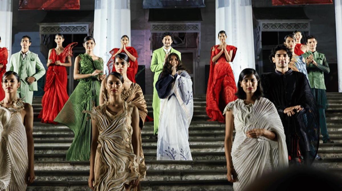 t2ONLINE takes a peek at fashion designer Vaishali Shadangule's Barcelona album