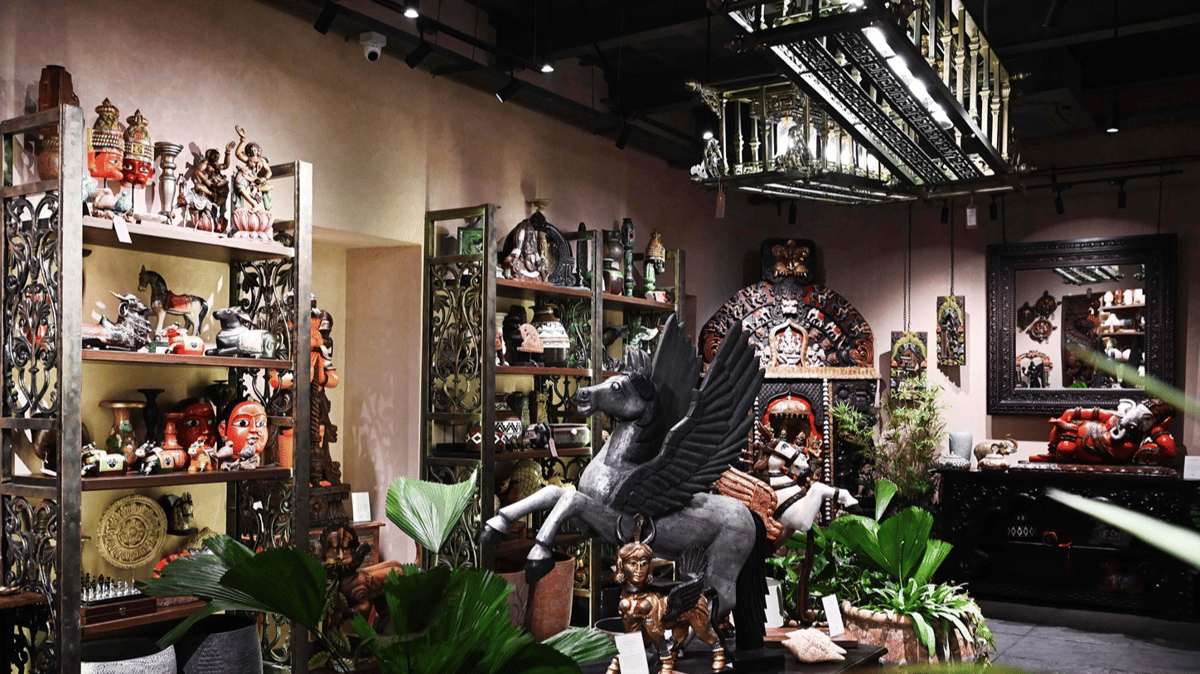 Omartha on AJC Bose Road is a lovely juxtaposition of the heritage and the contemporary