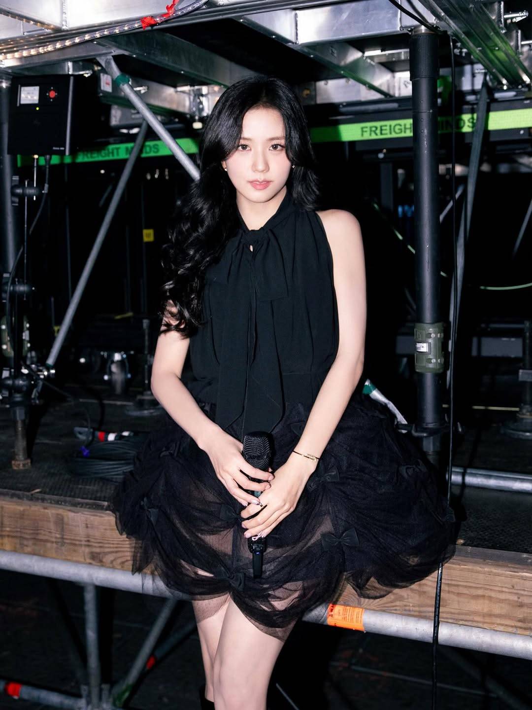 blackpink members in black dress BLACKPINK How you like that