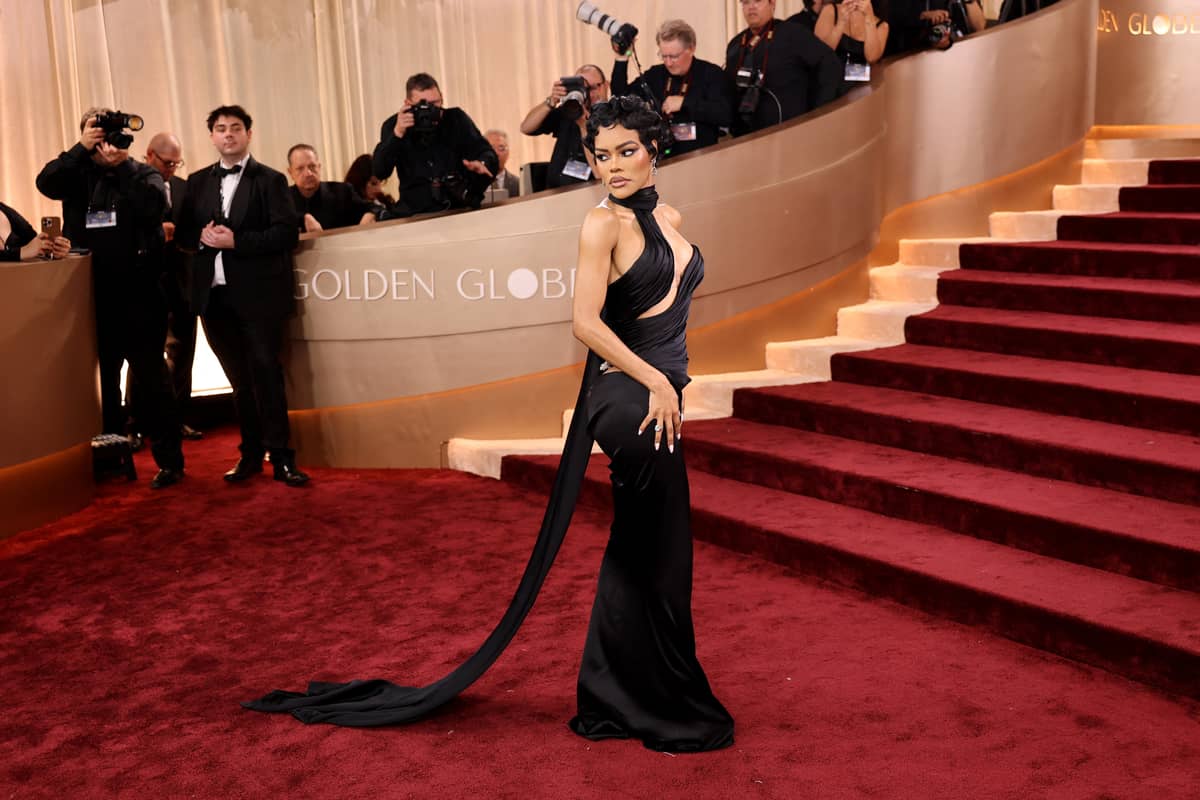 Naked dresses, daring cutouts and Old Hollywood Glamour: Spotlighting our  favourite red-carpet moments at the 83rd Golden Globe Awards | t2ONLINE