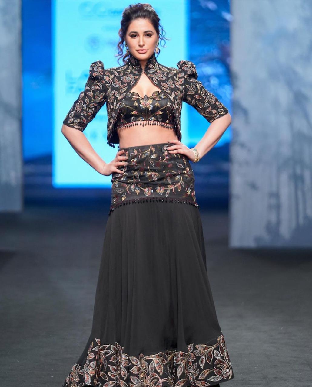 Sara Ali Khan's Energized Shimmery Lehenga Blouse Designs For Heavy Bust